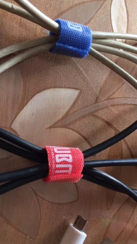 深圳市瑞鴻富科技有限公司是集于研發生產尼龍粘扣帶魔術貼、射出勾魔術貼、蘑菇頭魔術貼、細軟勾魔術貼、勾毛同體魔術貼、不抓毛魔術貼、發卷帶魔術貼、高周波電壓魔術貼、阻燃型防火魔術貼、背靠背粘扣帶魔術貼捆綁帶魔術貼扎帶、背膠沖型魔術貼、松緊彈力魔術貼、、3M魔術貼、魔術布/OK布、注塑袖口魔術貼、3D VR眼鏡頭帶、運動器材魔術貼、醫用魔術貼、數據線收納皮扣、研磨片魔術貼、特殊魔術貼等產品為粘扣扎帶提供最好的解決方案定制加工的大型廠家之一