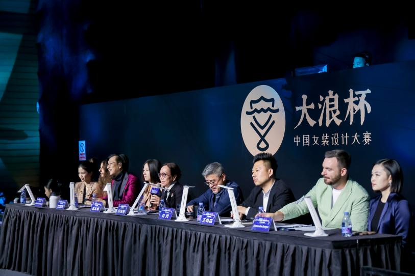 &ldquo;元音#東方&rdquo;第十二屆&ldquo;大浪杯&rdquo;中國女裝設計大賽圓滿收官，作品《逍遙詩學》贏得&ldquo;金浪獎&rdquo;20萬，大賽虛擬代言人&ldquo;唯我&rdquo;驚艷亮相！