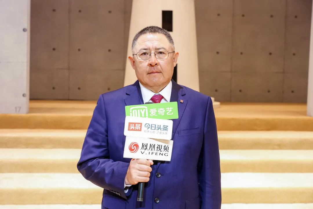  突破與自由，民族服裝定制品牌隆慶祥2023春夏新品發布會&ldquo;自由之境&rdquo;圓滿舉行