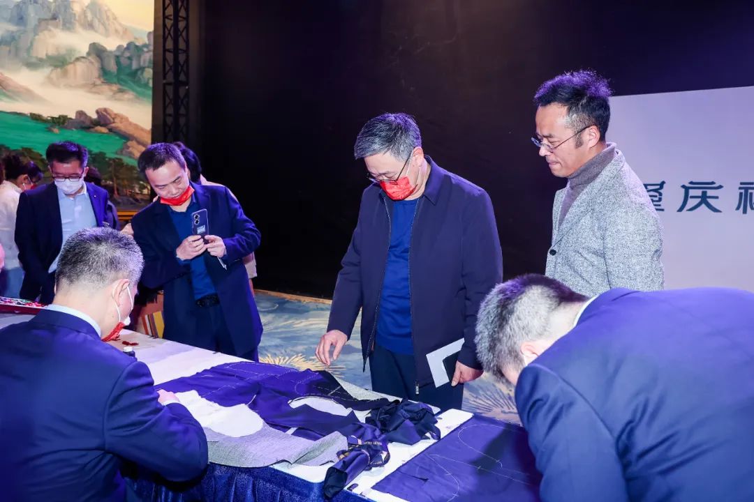  突破與自由，民族服裝定制品牌隆慶祥2023春夏新品發布會&ldquo;自由之境&rdquo;圓滿舉行