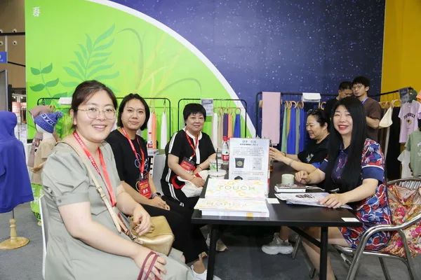 “SYCORE-TEX 毸酷”新材料,童博會上的黑科技,“春裝冬穿”,引領衣著新風尚。