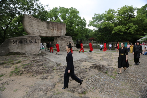 “CHOICE YIN”驚艷河姆渡,演繹遠古文明與現代時尚與的對話