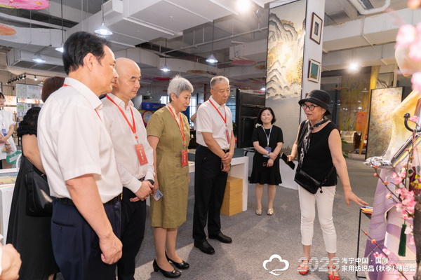 “智造讓家更美好”--2023海寧中國(guó)·國(guó)際家用紡織品(秋季)博覽會(huì)在浙江海寧許村鎮(zhèn)·海寧中國(guó)家紡城盛大開(kāi)幕。