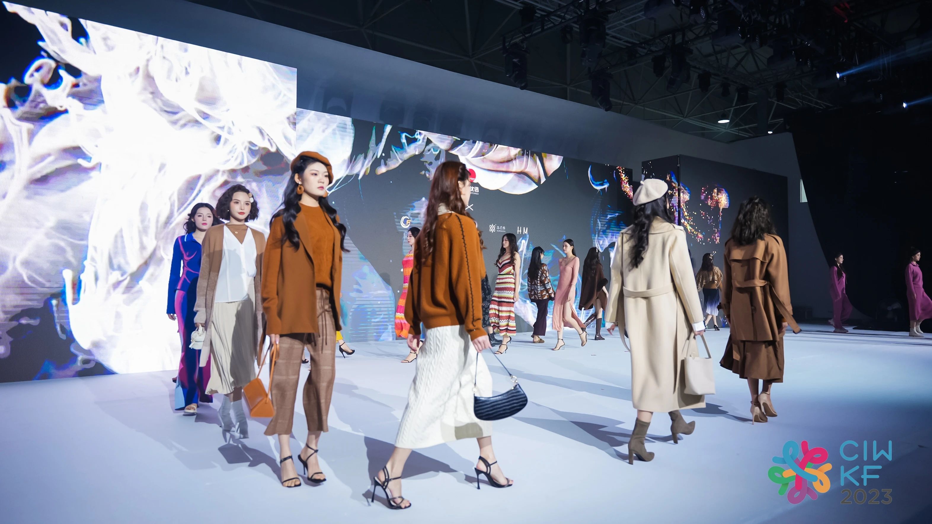 6萬人次入場，意向成交額32億元！第20屆&ldquo;織交會&rdquo;完美收官