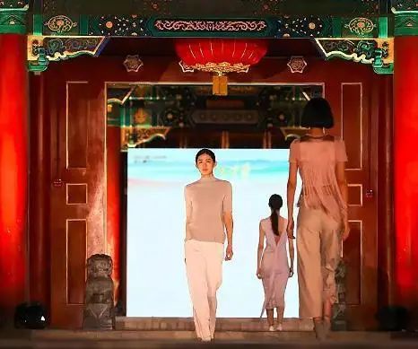 二十四節氣元素在服飾品上的創新與應用