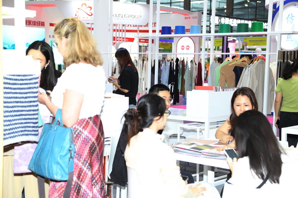 覓良品，謀合作！2024intertextile大灣區(qū)展組織服裝設(shè)計師組隊走進(jìn)中國流行面料入圍企業(yè)