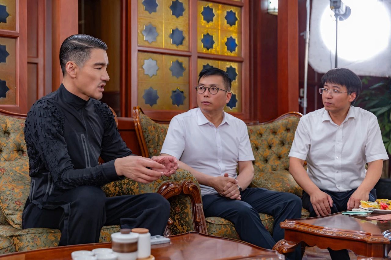 兵哥對話天津時裝周 | 中國首席超模胡兵親臨著名愛國實業家宋棐卿先生辦公樓共話東方時尚新生力