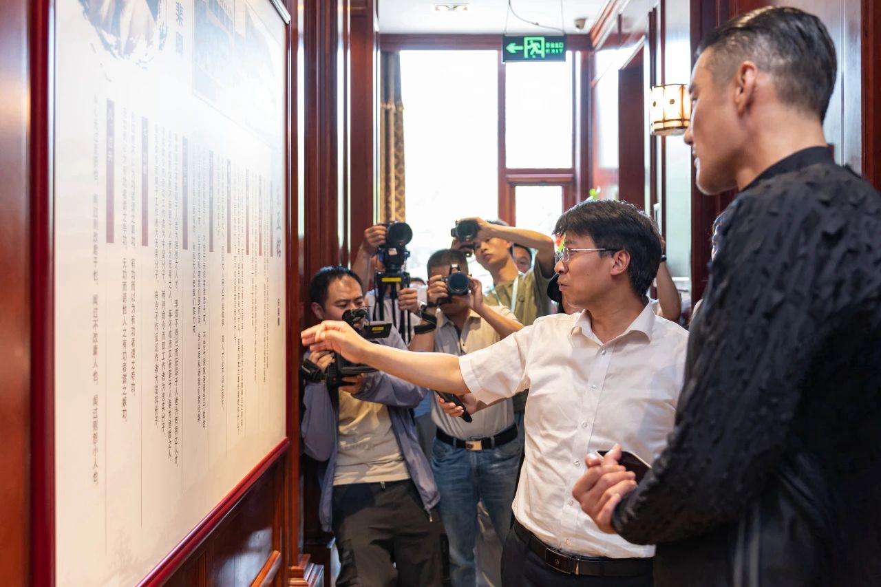 兵哥對話天津時裝周 | 中國首席超模胡兵親臨著名愛國實業家宋棐卿先生辦公樓共話東方時尚新生力