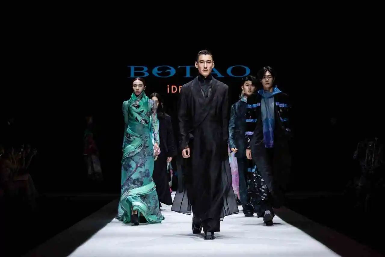胡兵領銜，BOTAO國風&middot;星漢時裝秀在天津時裝周上演