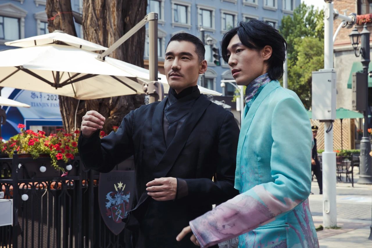 兵哥對話天津時裝周 | 中國首席超模胡兵親臨著名愛國實業家宋棐卿先生辦公樓共話東方時尚新生力