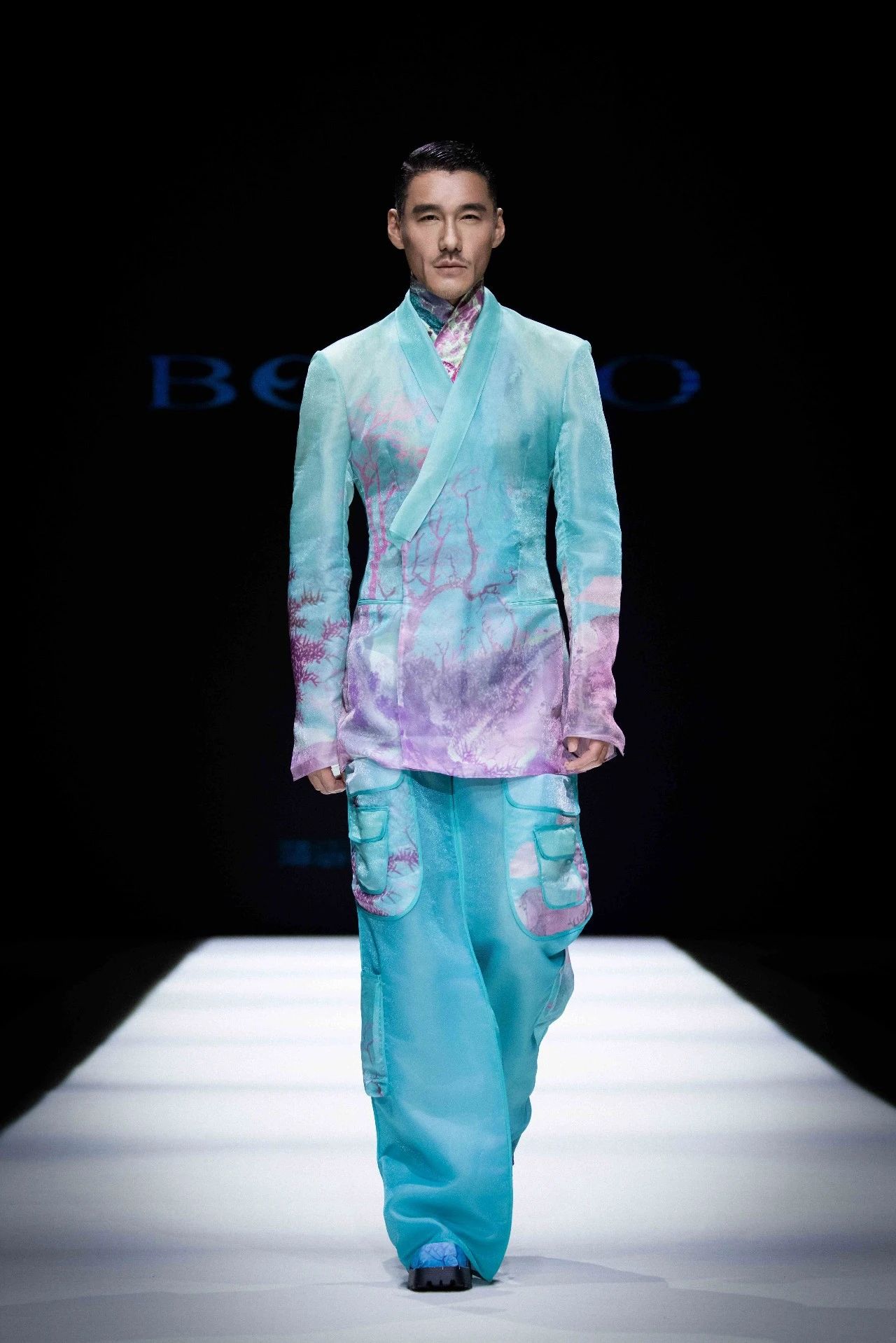 胡兵領銜，BOTAO國風&middot;星漢時裝秀在天津時裝周上演