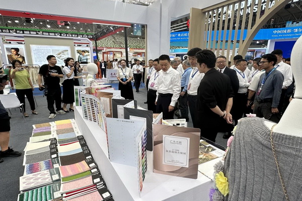 36家毛織企業抱團參展中國（鄂爾多斯）國際羊絨羊毛展覽會，提升大朗品牌知名度 