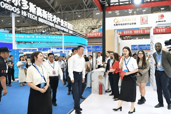 36家毛織企業抱團參展中國（鄂爾多斯）國際羊絨羊毛展覽會，提升大朗品牌知名度 