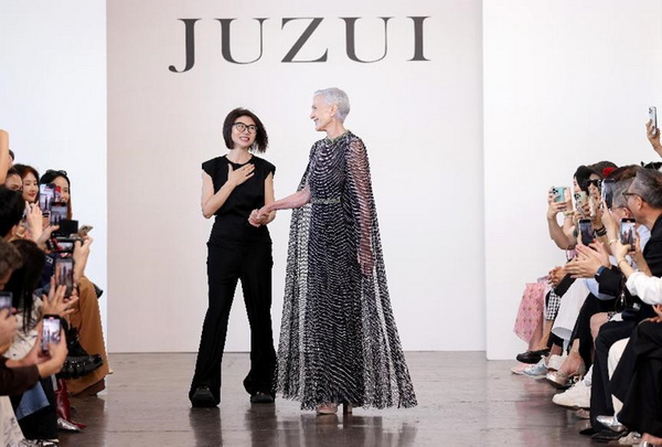 玖姿JUZUI創意總監王陶2025春夏紐約時裝周&ldquo;盛開&rdquo;花樣新中式