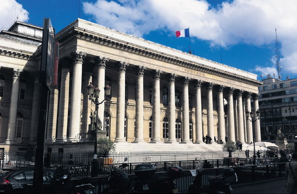 乘風馭海，踏浪而升，鄂爾多斯市羊絨時尚日強勢登陸巴黎時裝周