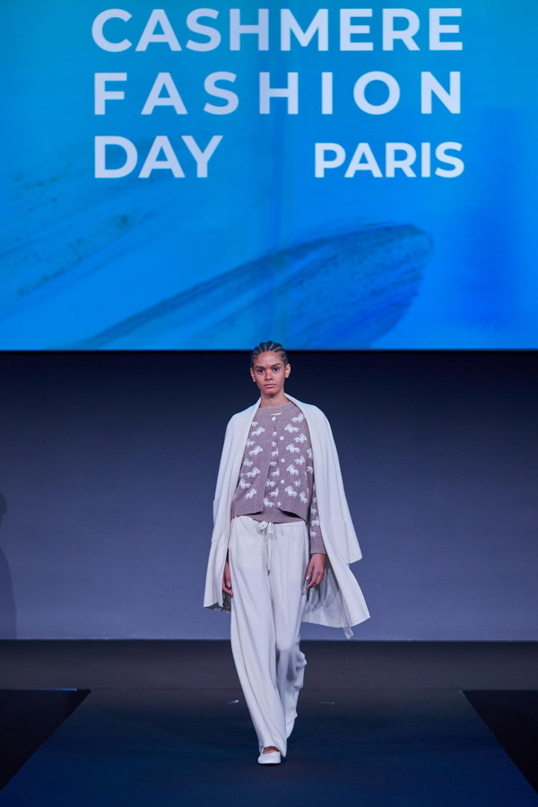 乘風馭海，踏浪而升，鄂爾多斯市羊絨時尚日強勢登陸巴黎時裝周