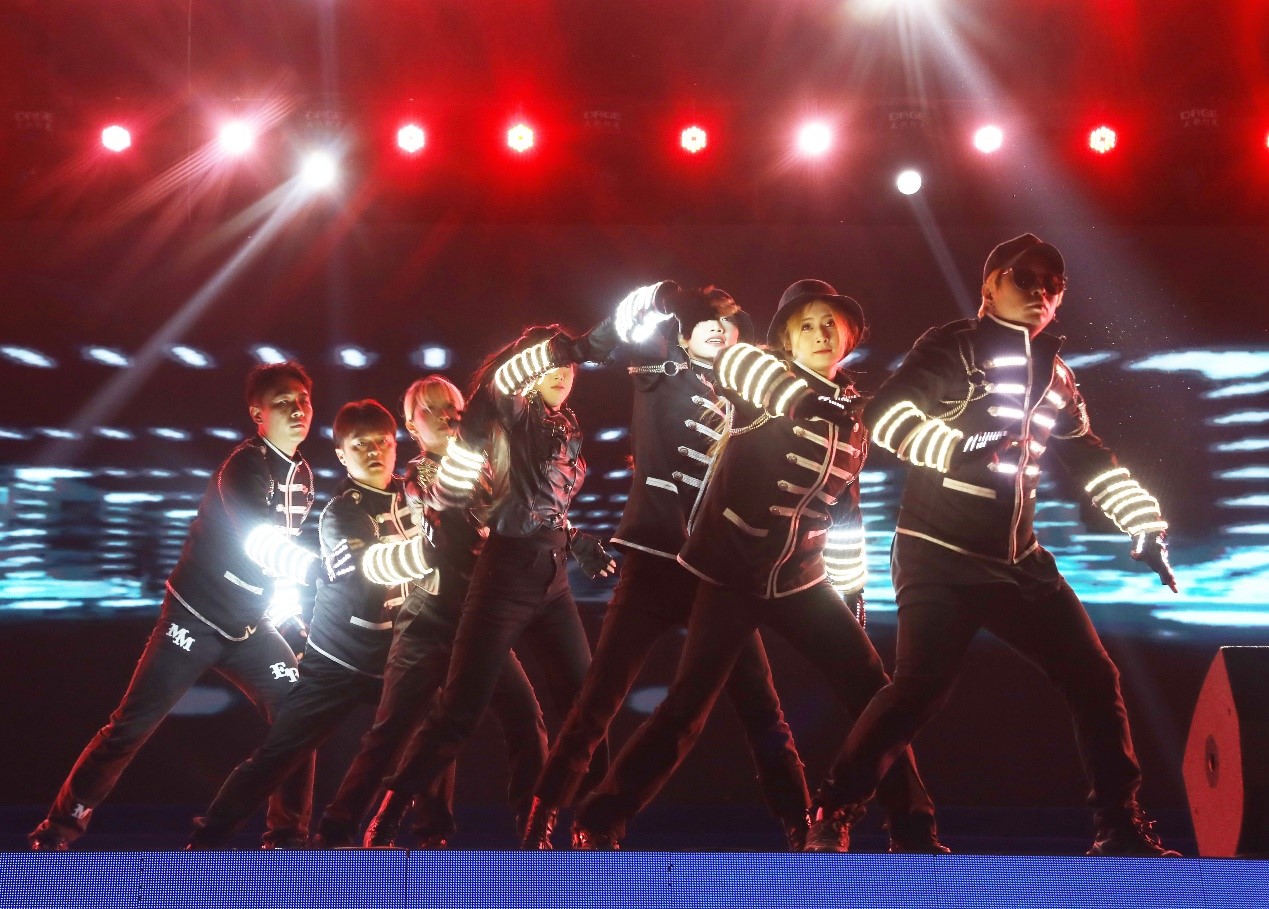 北緯40度再現百強海城新質崛起,數智服尚續寫霓裳西柳電商傳奇