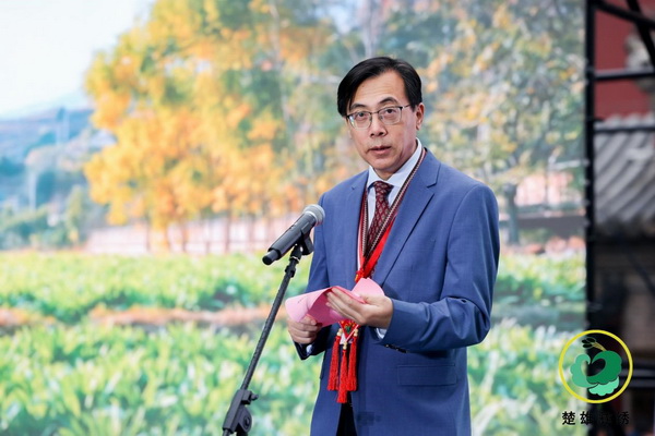 “有一種叫云南的生活·非遺彝繡秀北京”活動,在北京鐘鼓樓舉行