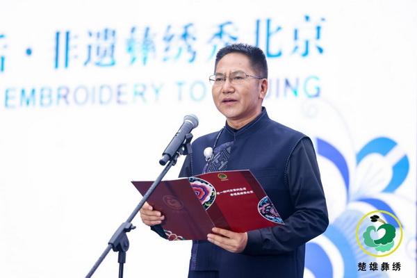 “有一種叫云南的生活·非遺彝繡秀北京”活動,在北京鐘鼓樓舉行