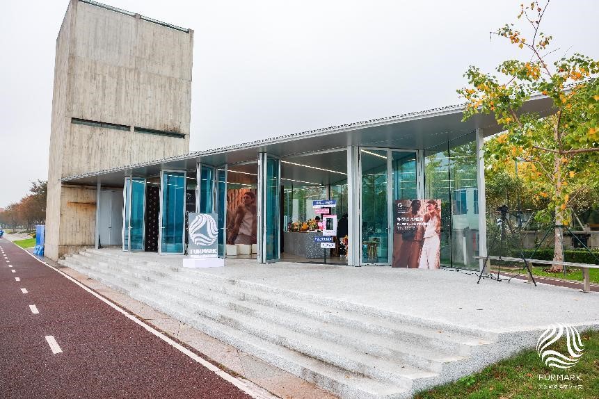 國際毛皮協會IFF定制禮物來襲,是時尚博主們整個愛住的天然皮草單品!