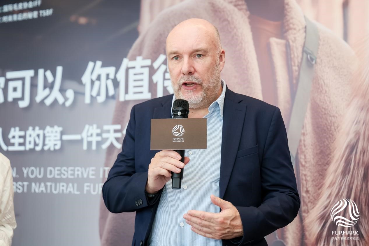 國際毛皮協會IFF定制禮物來襲,是時尚博主們整個愛住的天然皮草單品!