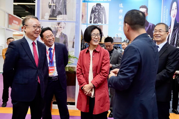 贛州紡織新篇章:2024江西服裝周暨第五屆江西(贛州)紡織服裝產(chǎn)業(yè)博覽會盛大開幕!