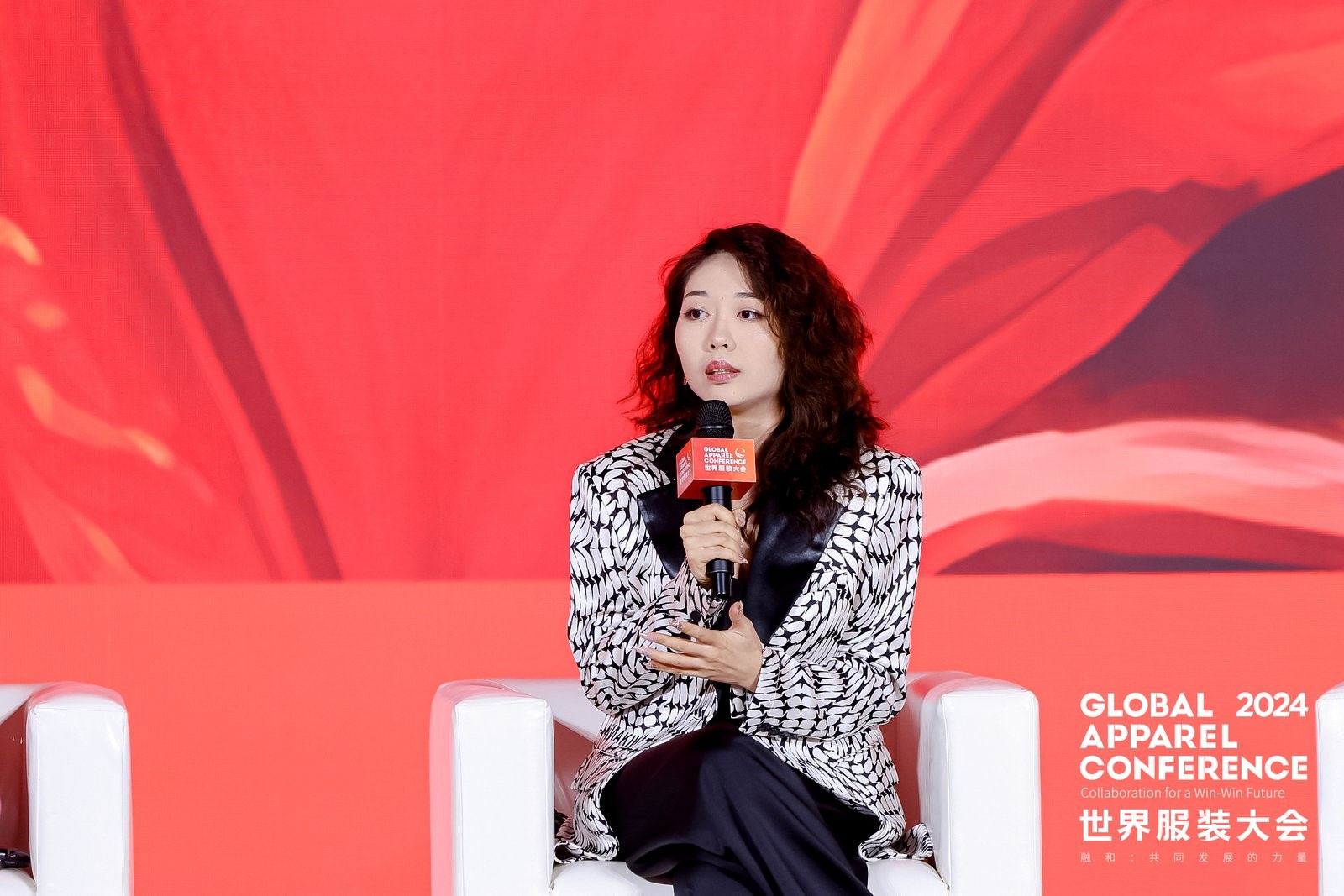 “融和”20個國家和地區(qū)服裝精英,2024世界服裝大會在東莞虎門開幕