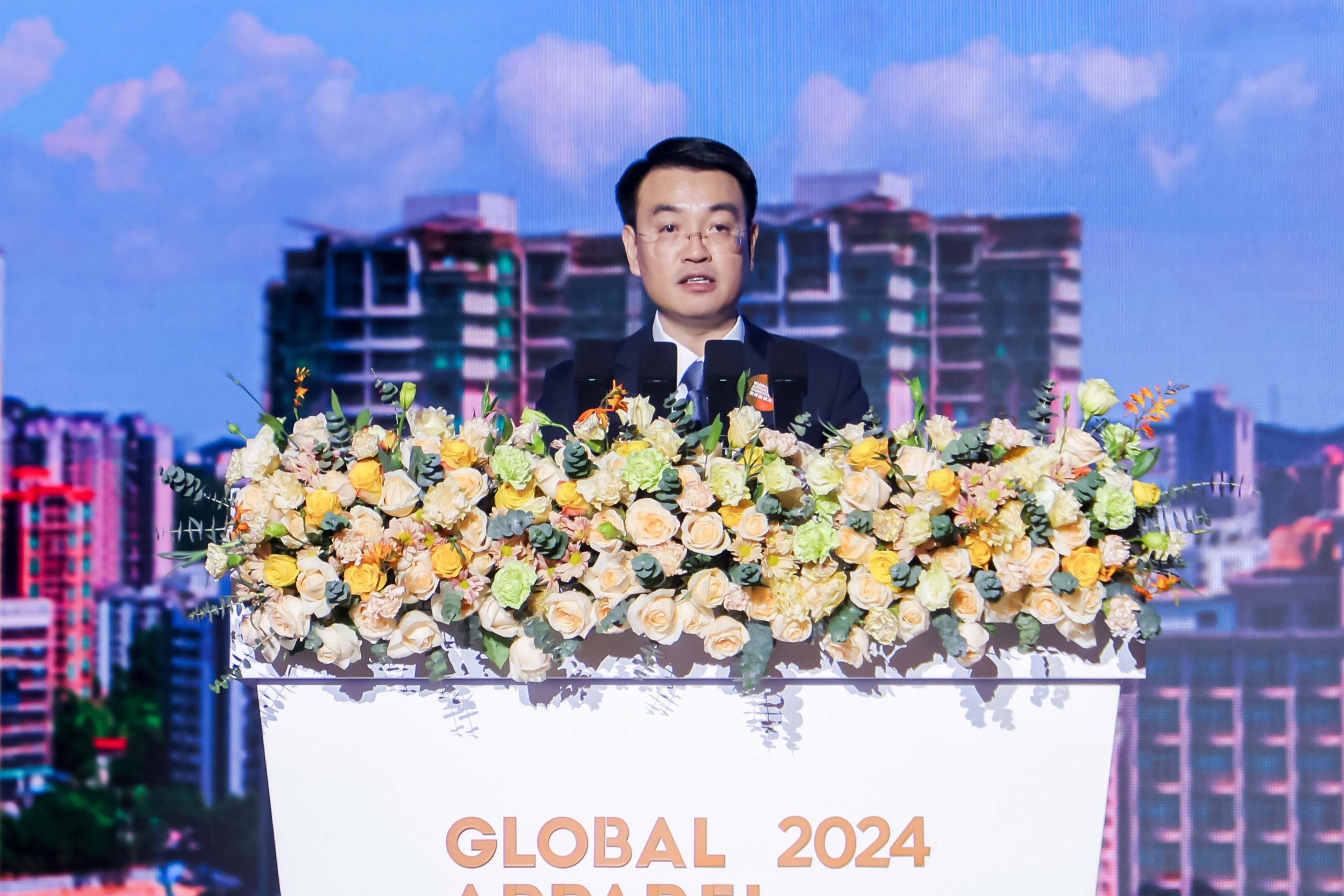 “融和”20個國家和地區(qū)服裝精英,2024世界服裝大會在東莞虎門開幕