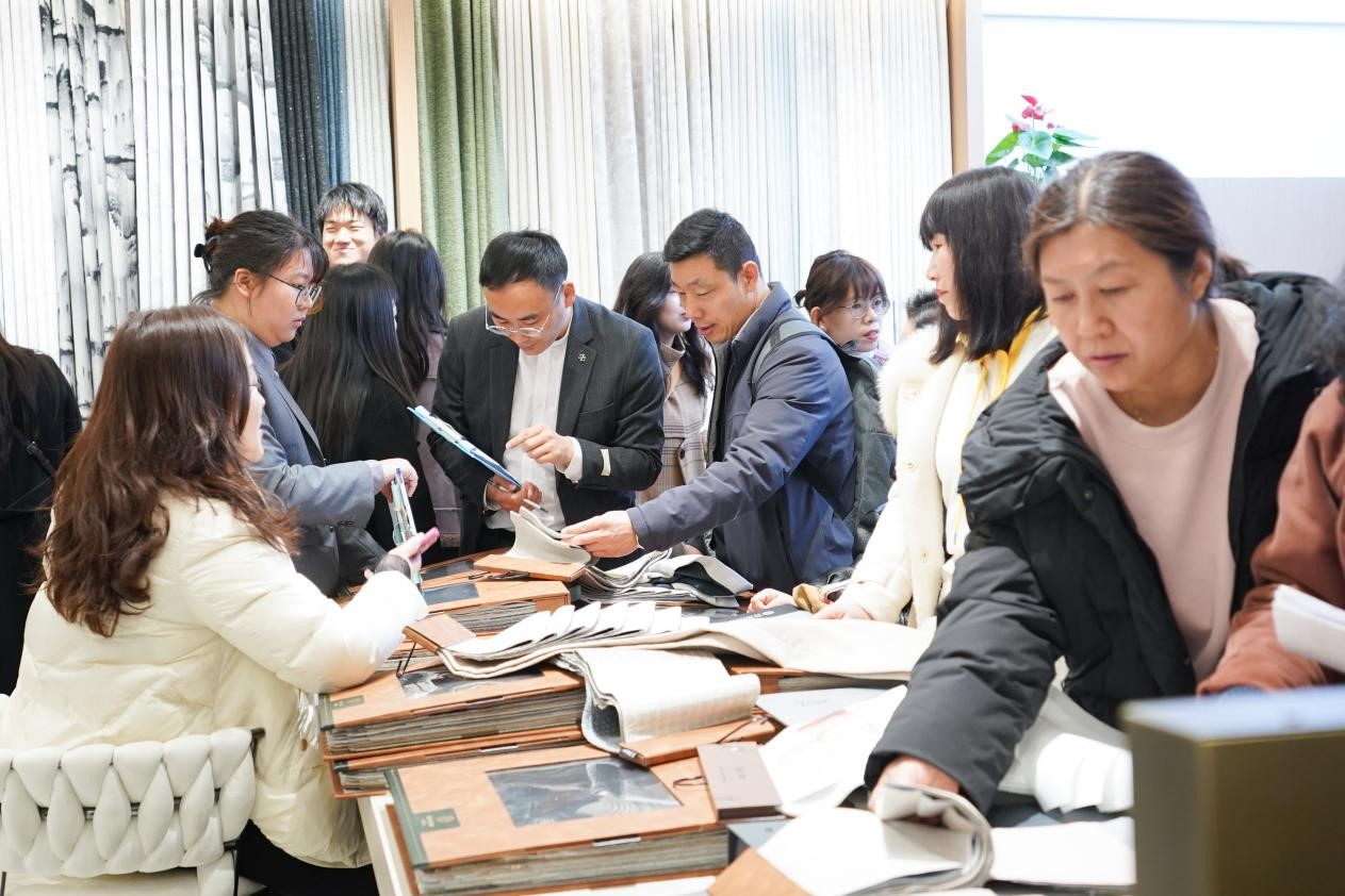 智造織就未來,錦韻潮動全球!2025海寧春季家博會今日啟幕