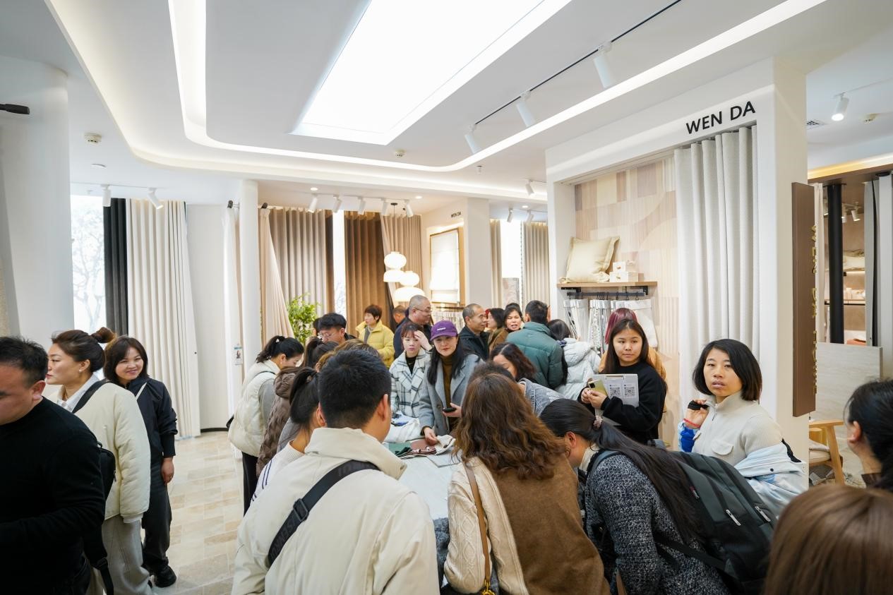 智造織就未來,錦韻潮動全球!2025海寧春季家博會今日啟幕