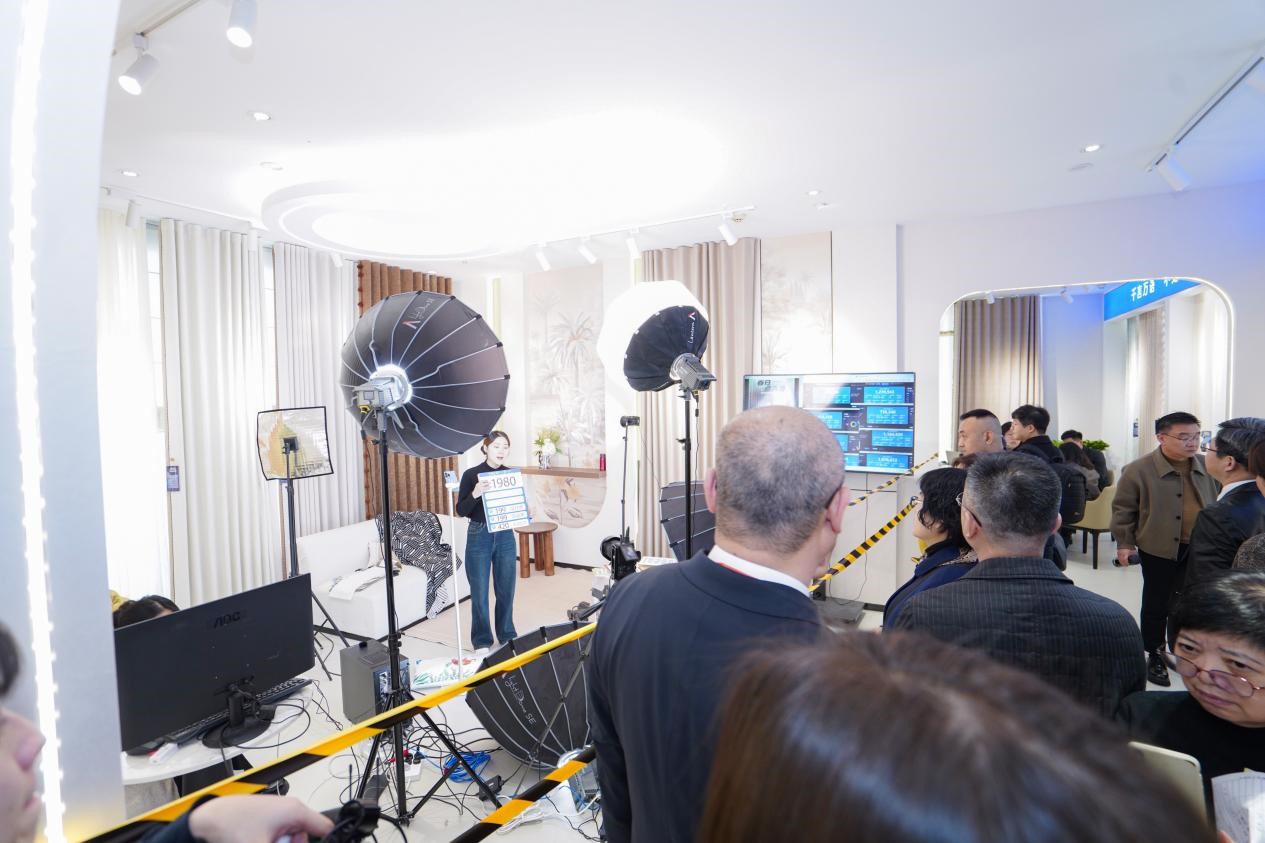 智造織就未來,錦韻潮動全球!2025海寧春季家博會今日啟幕