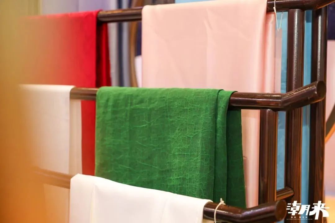 向“心”而生 逐“質”而行 2025海寧中國國際皮革毛皮時裝面輔料展盛大開幕