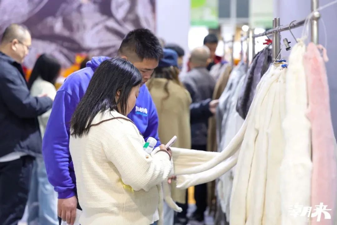 向“心”而生 逐“質”而行 2025海寧中國國際皮革毛皮時裝面輔料展盛大開幕