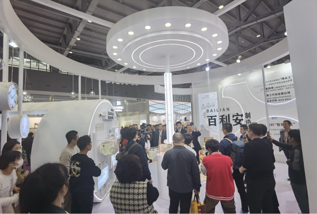 向上生長對抗行業內卷！櫻姿娜于潮汕服博會發布第三代鉑金蠶絲褲