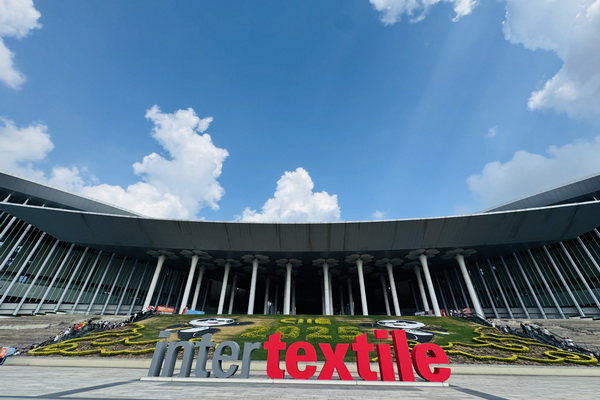 40余家石家莊紡服企業齊聚滬上,成為中紡聯秋季聯展上靚麗的風景線