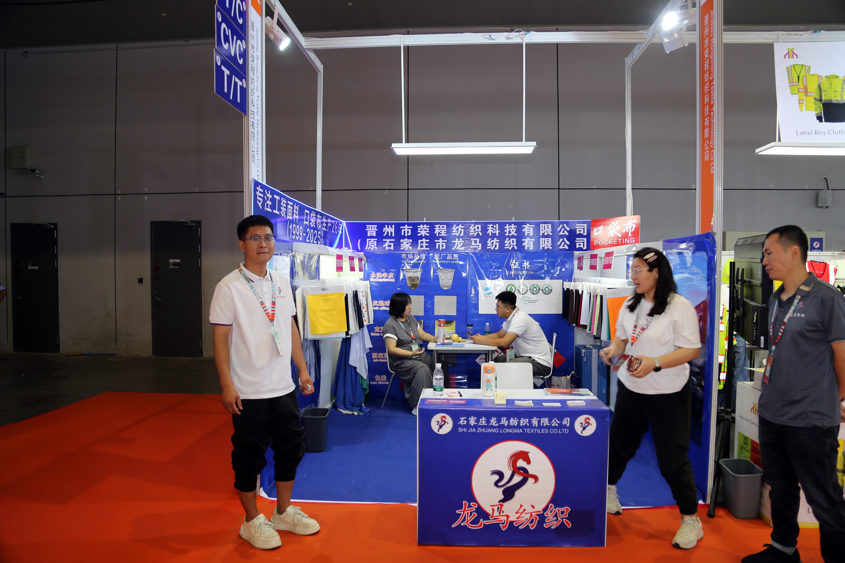 40余家石家莊紡服企業齊聚滬上，成為中紡聯秋季聯展上靚麗的風景線