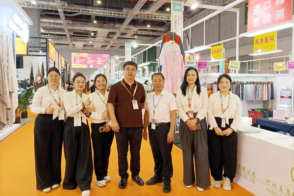 40余家石家莊紡服企業齊聚滬上,成為中紡聯秋季聯展上靚麗的風景線