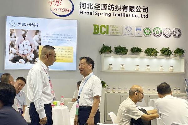 40余家石家莊紡服企業齊聚滬上,成為中紡聯秋季聯展上靚麗的風景線