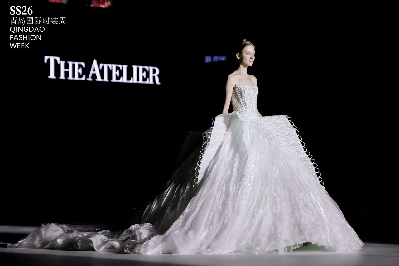 潮涌浮山灣畔 時尚綺夢啟航--2025中國（青島）國際時裝周盛大啟幕！