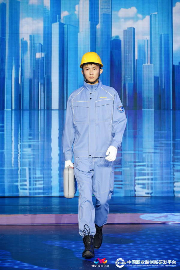 聚焦全民國防教育作訓(xùn)服與海上功能服，第二屆中國職業(yè)裝創(chuàng)新大會(huì)在青島啟幕