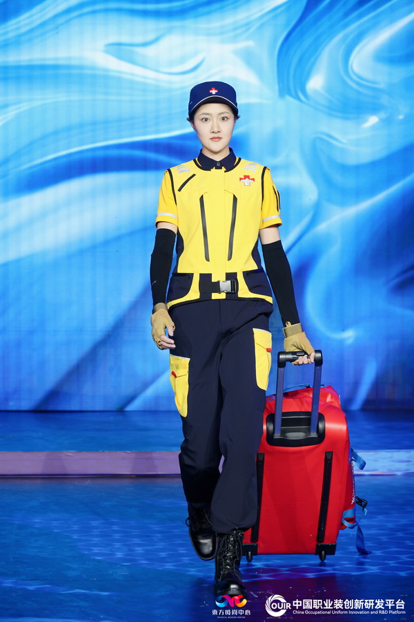 聚焦全民國防教育作訓(xùn)服與海上功能服，第二屆中國職業(yè)裝創(chuàng)新大會(huì)在青島啟幕