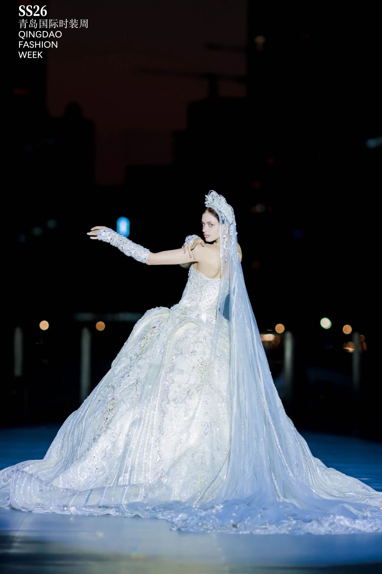 潮涌浮山灣畔 時尚綺夢啟航--2025中國（青島）國際時裝周盛大啟幕！