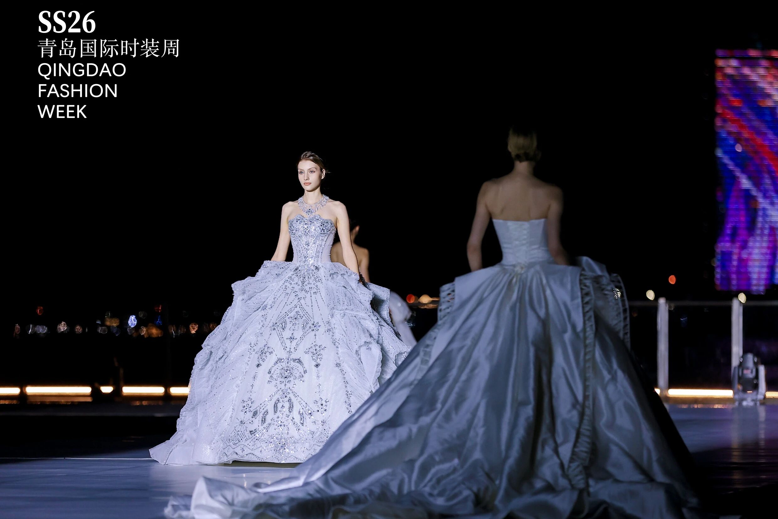 潮涌浮山灣畔 時尚綺夢啟航--2025中國（青島）國際時裝周盛大啟幕！