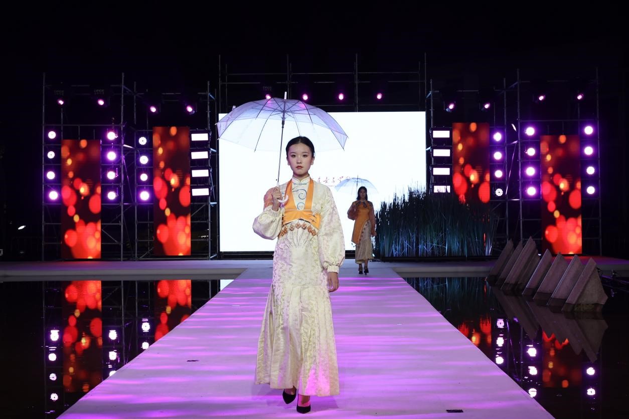&ldquo;華秀&rdquo;璀璨，紡織谷變身老城區時尚秀場