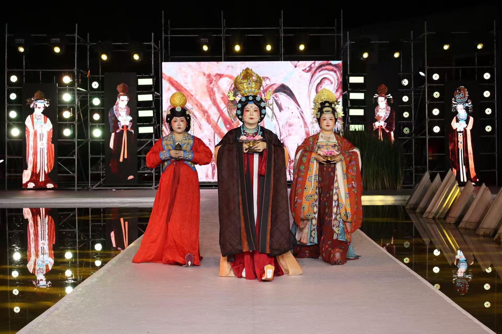 “華秀”璀璨,紡織谷變身老城區時尚秀場