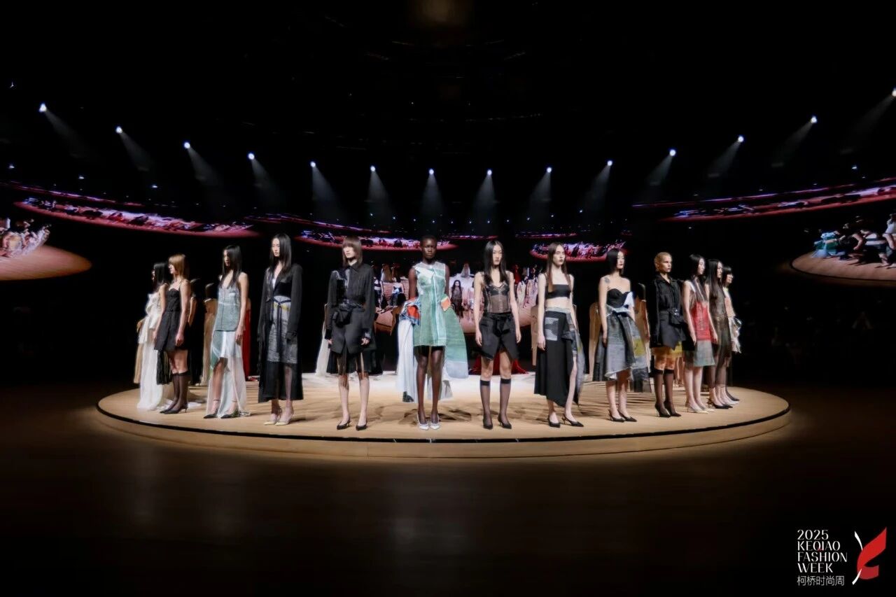 2025柯橋時尚周(秋季)啟幕!十年織夢,時尚共鳴“洄響”千年紡都