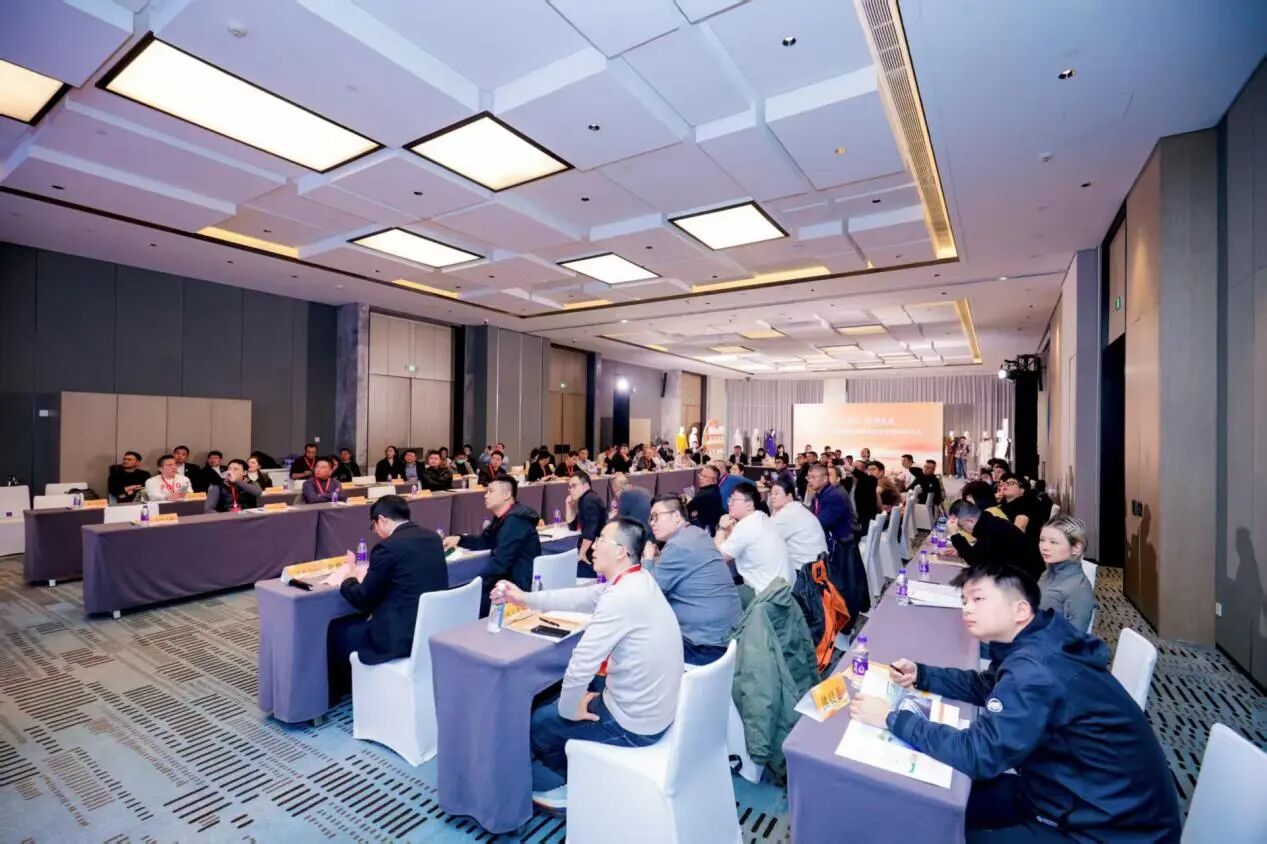 &ldquo;華章新彩 絨創未來&rdquo;--華絨之鏈高質量協同創新與價值重構研討會在杭州舉行
