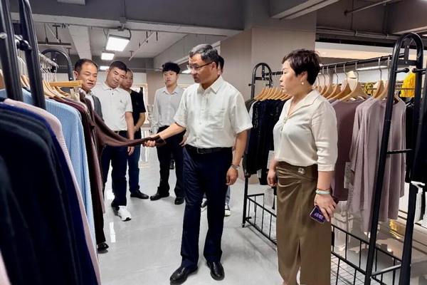 中國紡織品進出口商會曹甲昌會長出席廣交會相關活動并調研企業