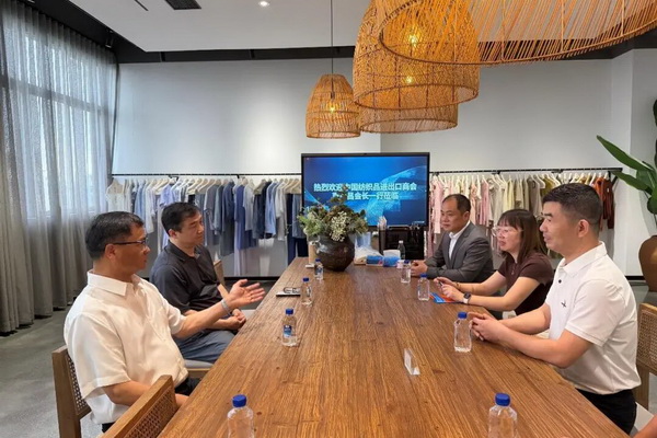 中國紡織品進出口商會曹甲昌會長出席廣交會相關活動并調研企業
