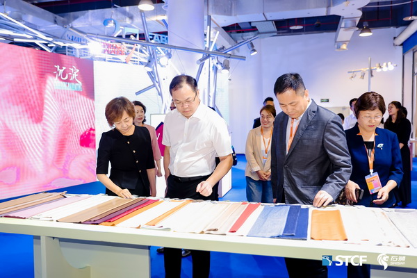 功能科技&ldquo;刷屏&rdquo;海博會！FabricsChina時尚與科技創(chuàng)新產(chǎn)品在石獅發(fā)布